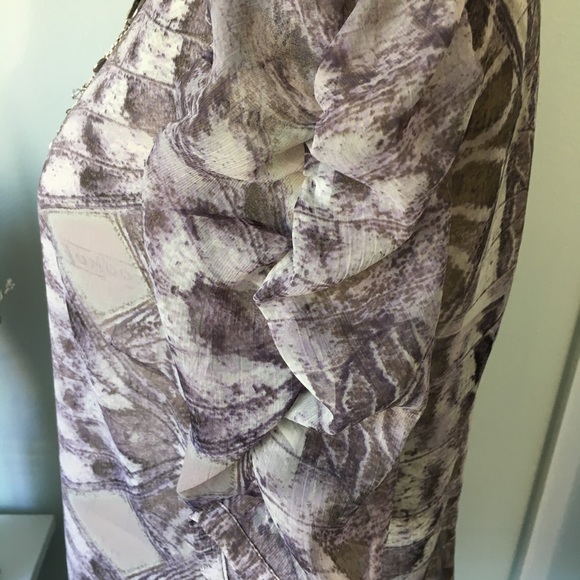 New York & Co Sheer Blouse - Picture 3 of 4